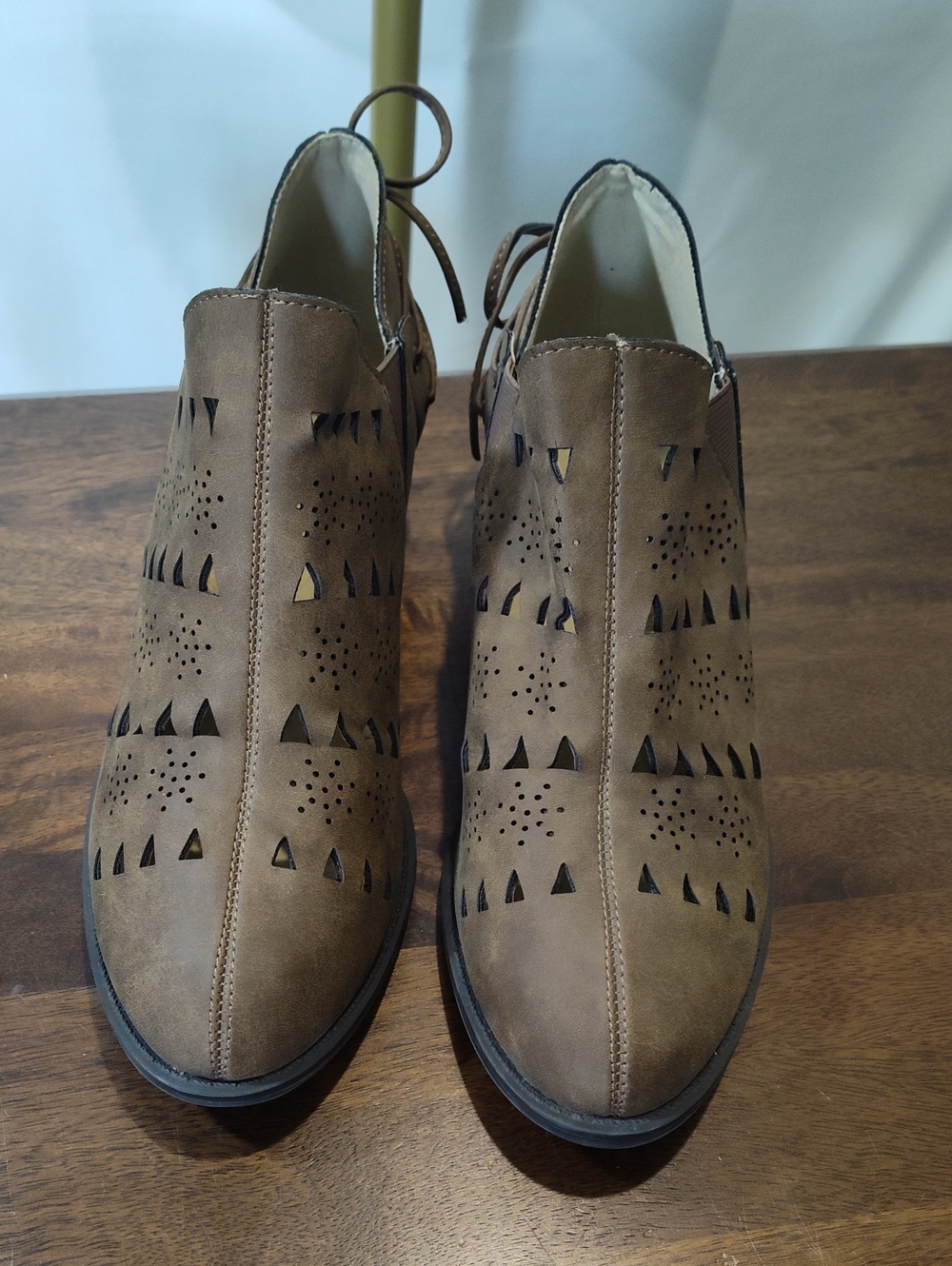 NWOT JBU, Jambu, Sz 9, Women's Taupe Cutout Ankle Booties